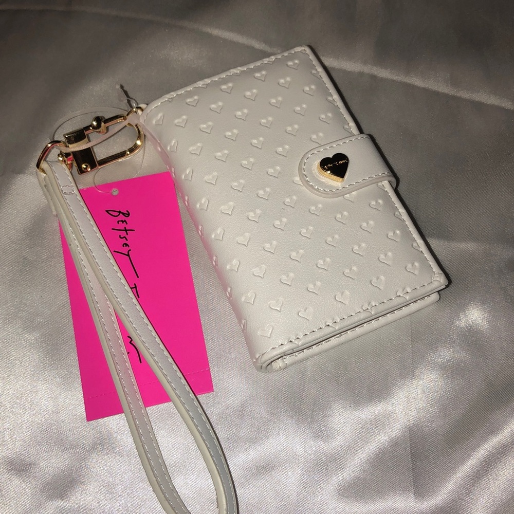 Betsey Johnson XOLEAH White Card Case Wallet Embossed Heart Pattern + Strap NWT - Picture 16 of 16